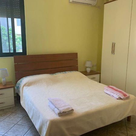 Friends House Bed & Breakfast ติรานา ภายนอก รูปภาพ