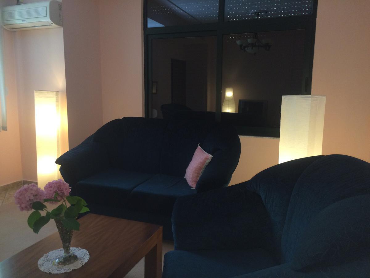Friends House Bed & Breakfast ติรานา ภายนอก รูปภาพ