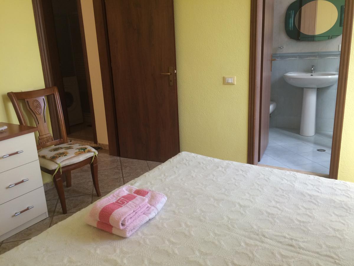 Friends House Bed & Breakfast ติรานา ภายนอก รูปภาพ