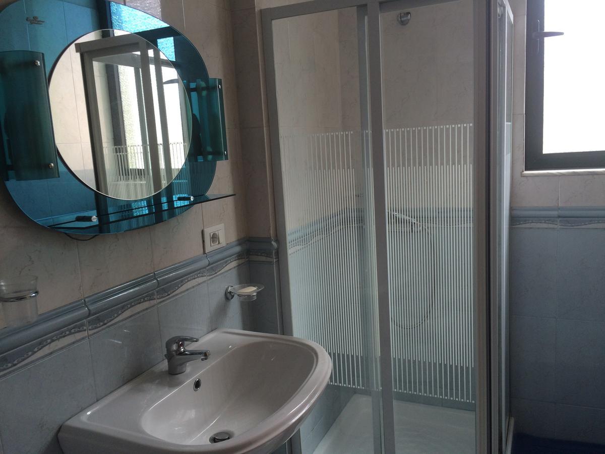 Friends House Bed & Breakfast ติรานา ภายนอก รูปภาพ